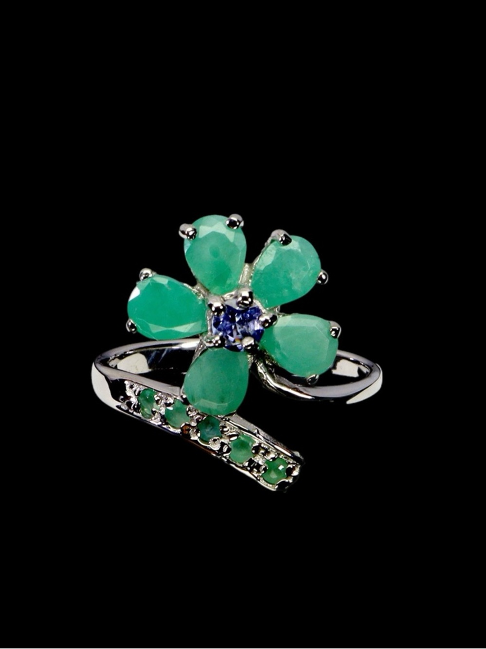 Genuine Emerald & Tanzanite Ring
See Video